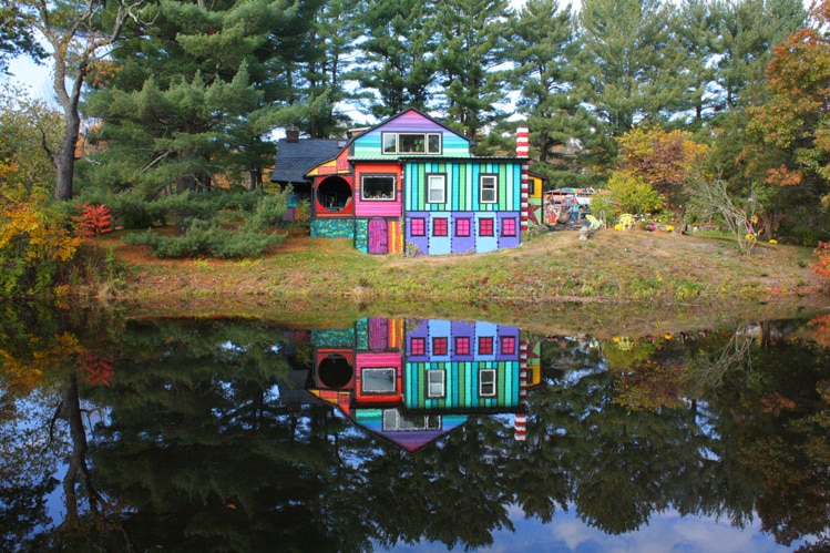 Dull Shack Transformed Into a Psychedelic Rainbow House