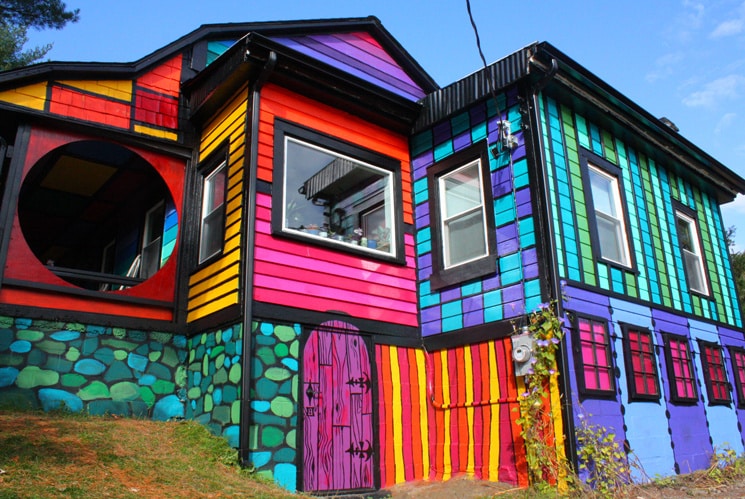 Artist Kat Oâ€™Sullivan Transforms a Dull Shack Into a Psychedelic Rainbow House rainbows psychedelic home architecture 