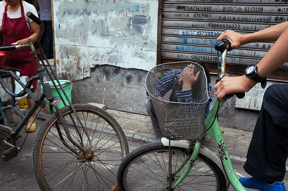 china-perfectly-timed-street-photography-tao-liu-21