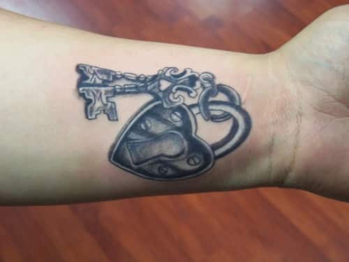 lock n key 43 Inspiring Wrist Tattoos and Graphics