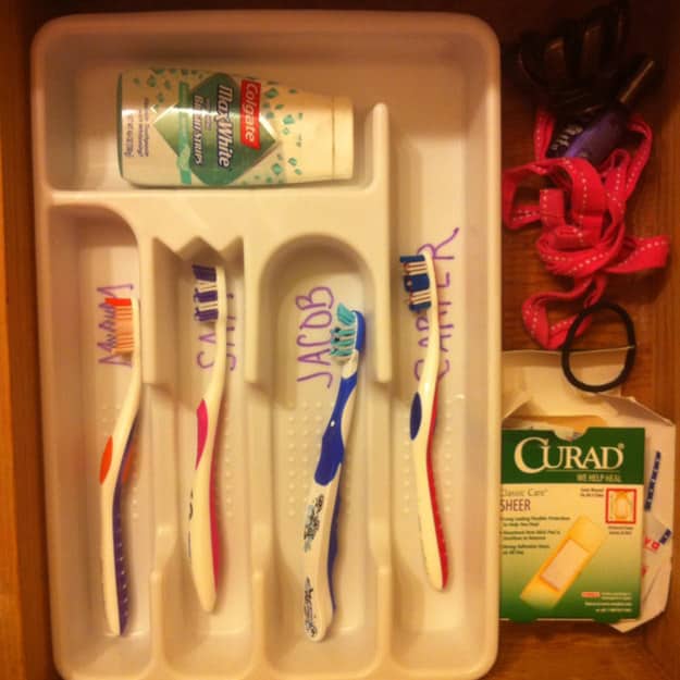 A utensil tray keeps toothbrushes organized.