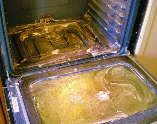 10. Scrub out your greasy oven with baking soda, dishwashing liquid, and vinegar.