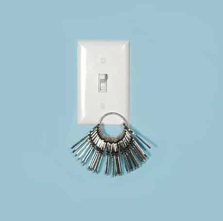 Always remember where you left your keys with this magnetic light switch plate.