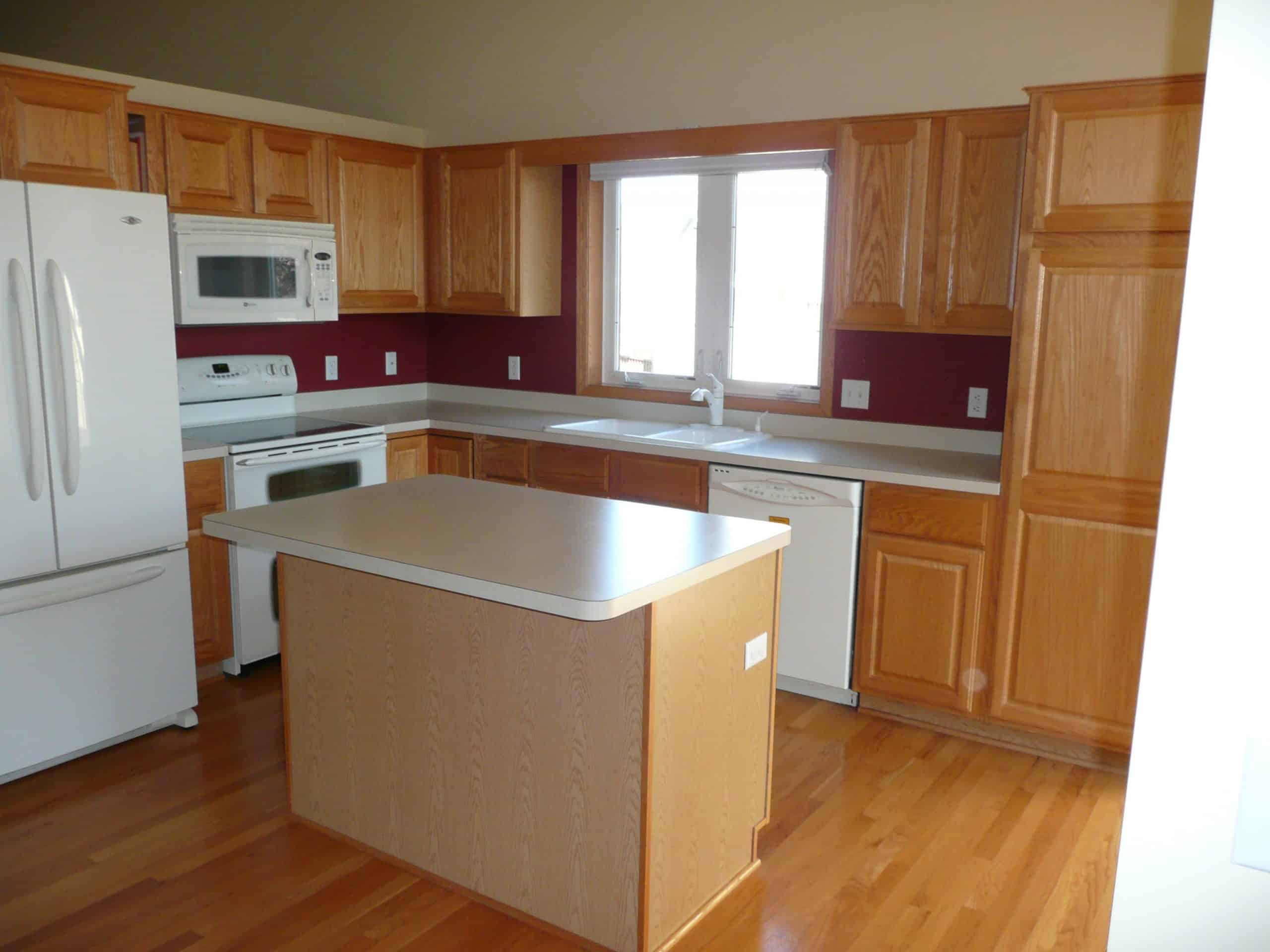 simple straight kitchen island design idea