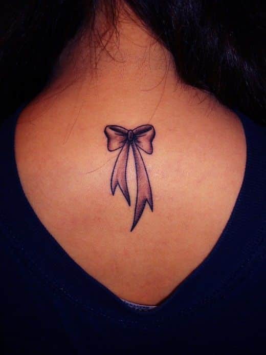 bow tattoos on back of thighs #Tattoosonback | おっ