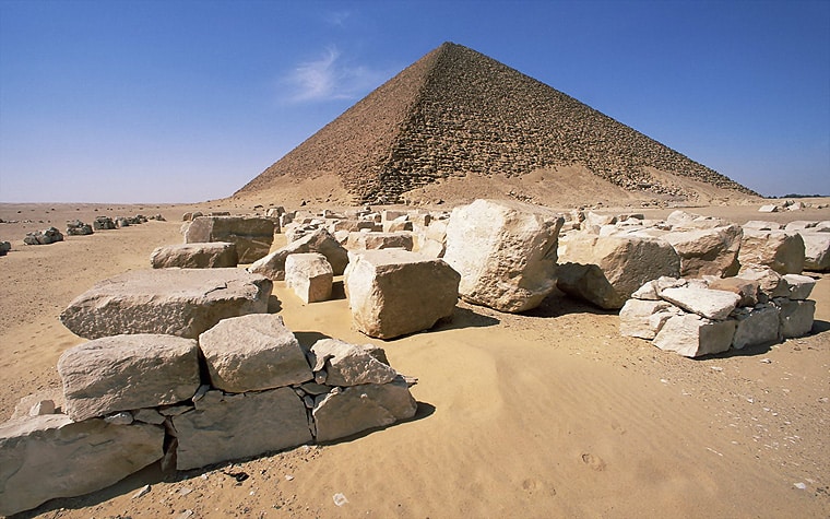 In fact, the world is so unique that if aliens or extra terrestrials actually existed, they would get amazed with its diversity and beauty. Maybe they built these Pyramids?