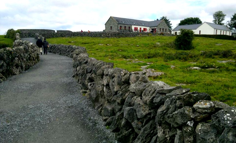 Burren offers visitors a rocky landscape that presents a vast cracked pavement of glacial-era limestone, stony cliffs and dark caves.